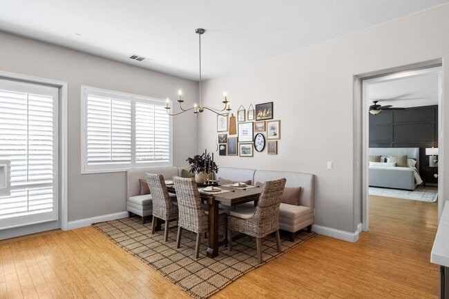 Photo - 27067 Sunningdale Way