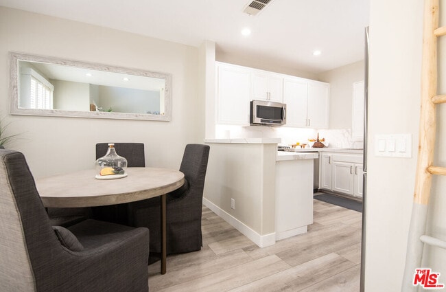 Photo - 596 Fenwick Way Unit B