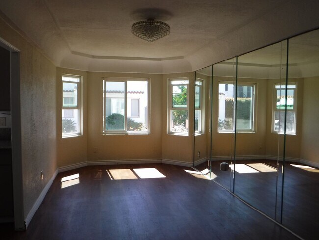 Photo - Cleveland Unit 4576