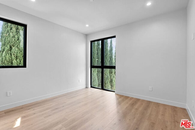 Photo - 428 Arnaz Dr
