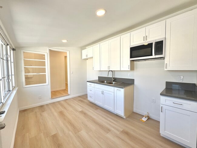 Kitchen Unit B - 11720 Utah Ave Unit B