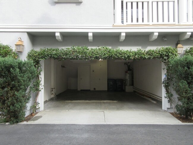 Photo - 21 Hinterland Way