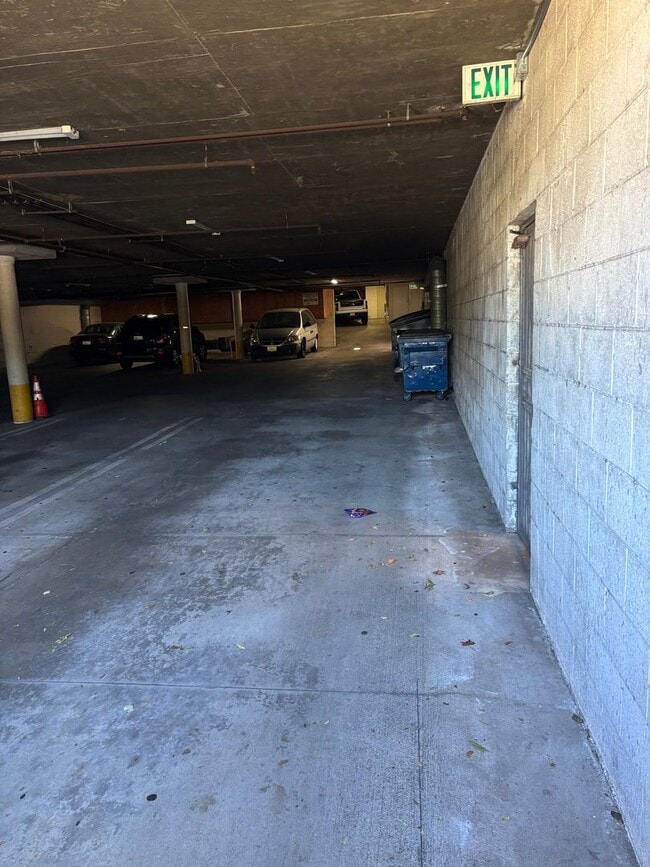 Photo - 10208 Pinewood Ave Unit #5