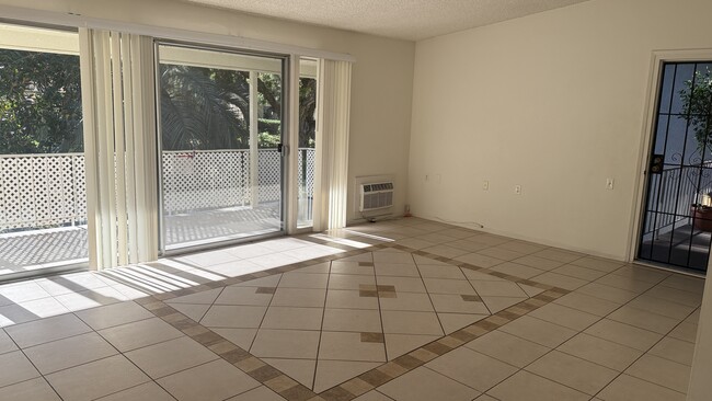 Livingroom - 76 Calle Aragon Unit U