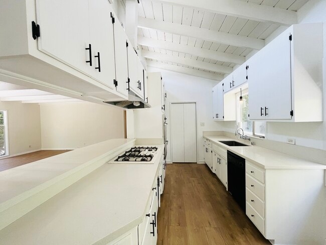 Photo - 1319 Barry Ave Unit 1319