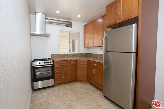 Photo - 40 Rose Ave Unit 2