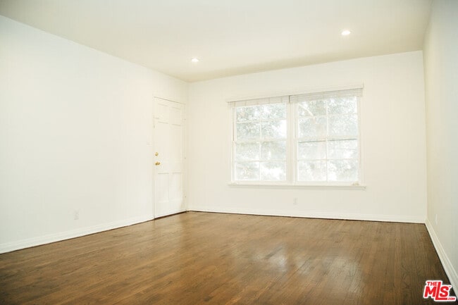 Photo - 521 Hollister Ave Unit 1