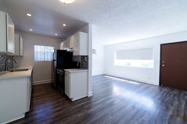 Building Photo - 319 Heliotrope Dr Unit 1