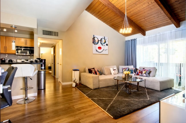 Photo - 18350 Hatteras St Unit 208