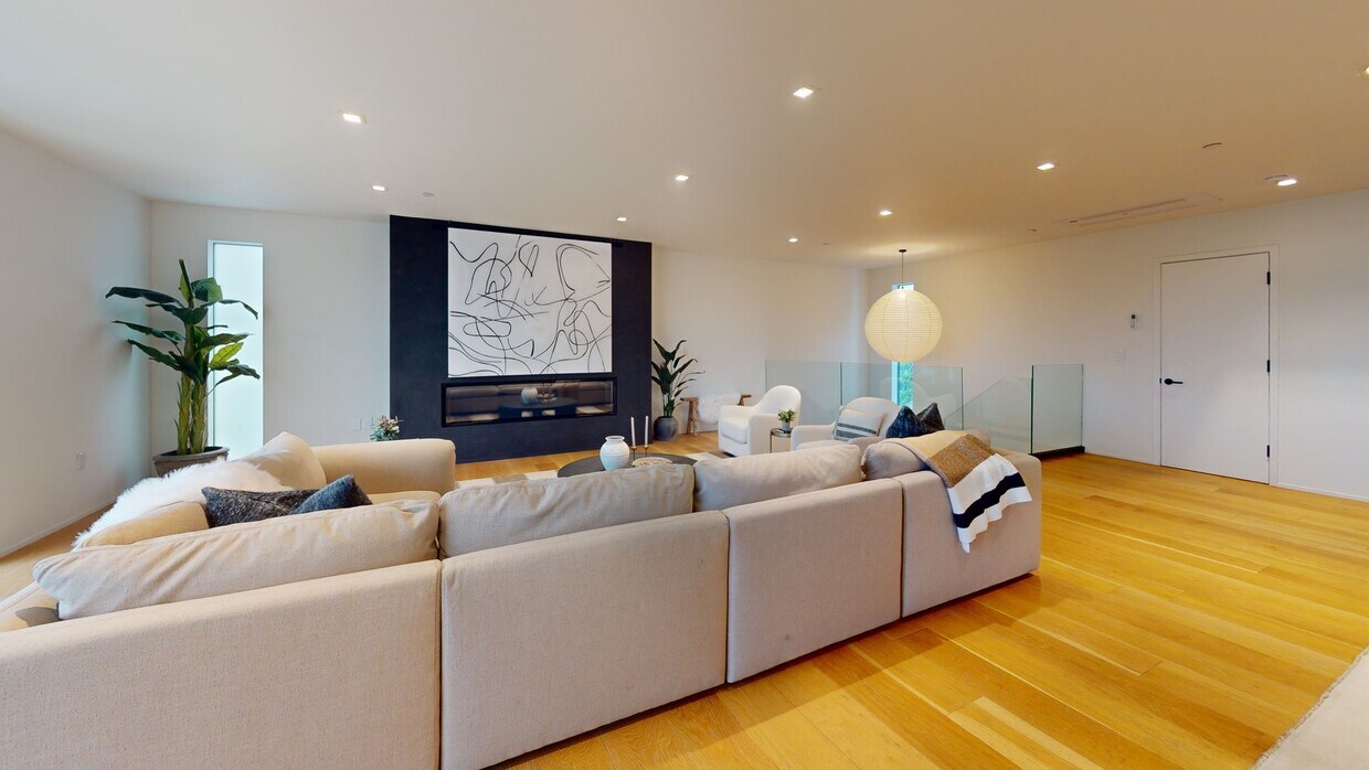 3D Tour - 1900 Penmar Ave House