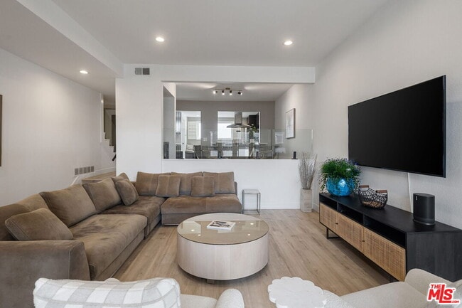 Photo - 17165 Palisades Cir