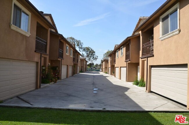 Building Photo - 5247 Clara St Unit 1/2