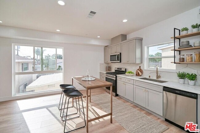 Photo - 1108 Queen Anne Pl