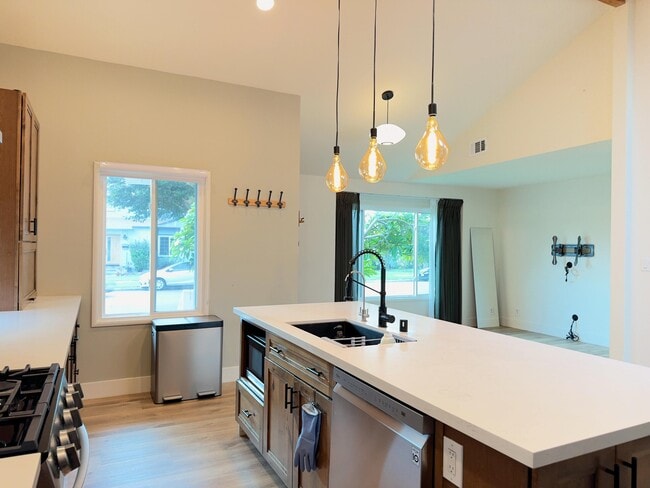 Photo - 5908 Graywood Ave