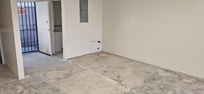 Photo - 7616 Reseda Blvd