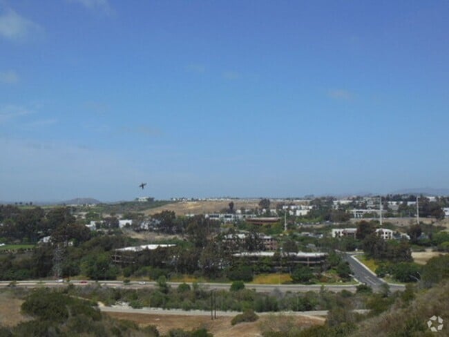 Building Photo - 5BD 2.5BA House in Carlsbad