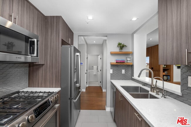 Photo - 930 N Doheny Dr Unit 317