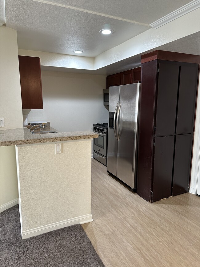 Kitchen - 5540 Owensmouth Ave Unit 225