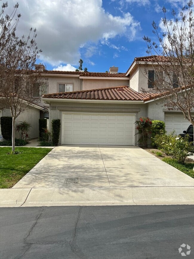 Building Photo - Los Arboles town-home with a Driveway