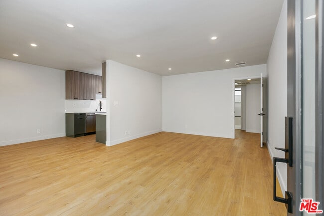 Building Photo - 3622 Keystone Av Unit 3