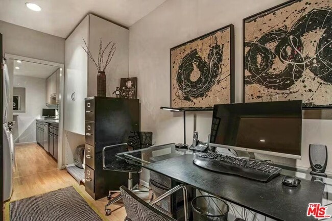 Photo - 8550 Holloway Dr Unit 305