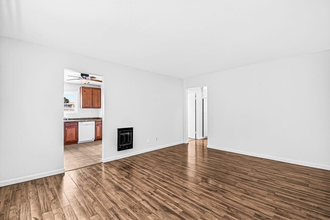Building Photo - 908 Roswell Ave Unit 06