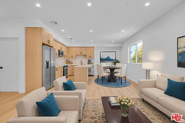 Photo - 10828 Hesby St