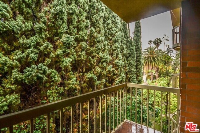 Photo - 4444 Wilshire Blvd Unit 204