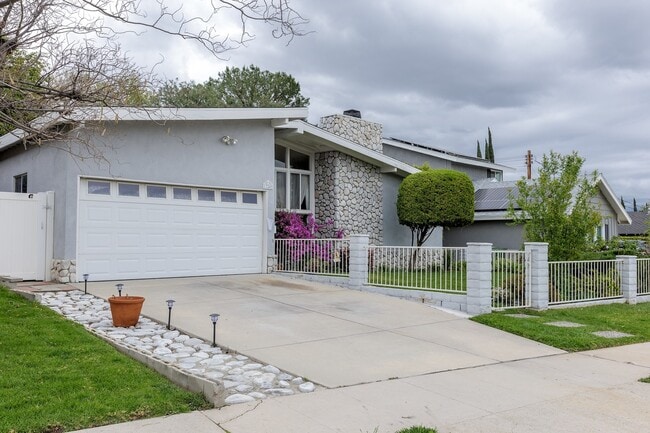 Photo - Spacious 3BR / 2BA Single-Story Pool Home in Granada Hills