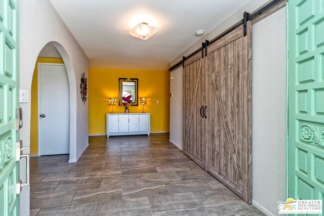 Photo - 350 W Pico Rd