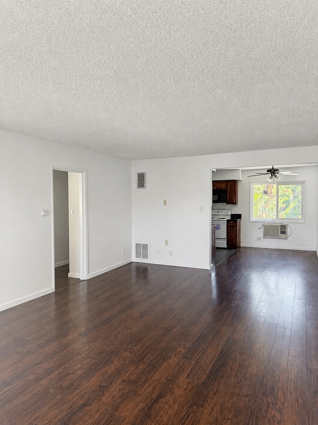 Building Photo - 4911 Laurel Canyon Blvd Unit Second floor