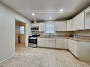 Photo - 6077 Main St