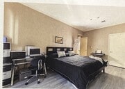 Master BR with walkin closet - 300 N El Molino Ave Unit El Molino Terrace #117