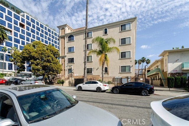 Building Photo - 1466 Tamarind Ave Unit 104