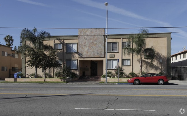 Building Photo - 5635 Laurel Canyon