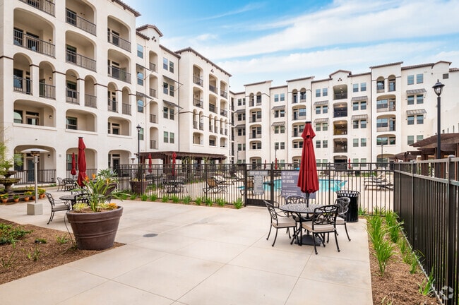 Photo - Centerpointe at Market