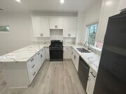 Photo - 4BD/2BA, Quick Walk to Campus!