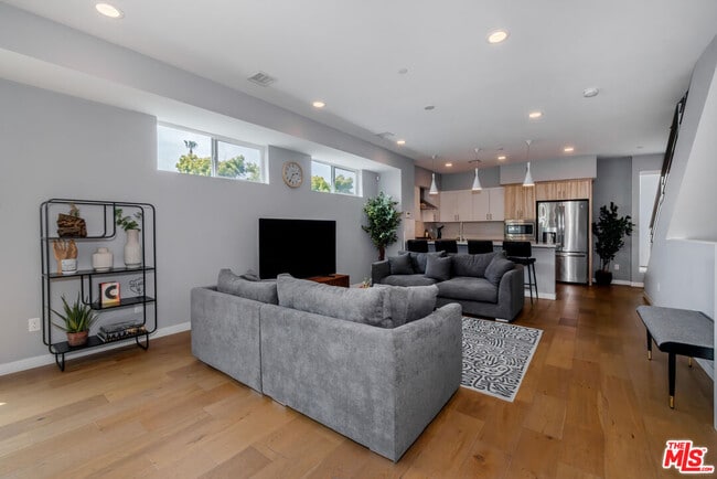 Photo - 1246 1/2 Gordon St Townhome