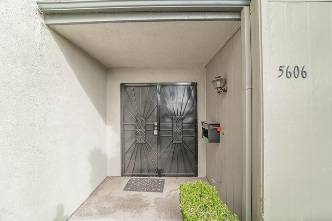 Photo - Beautiful 4 Bd Townhouse