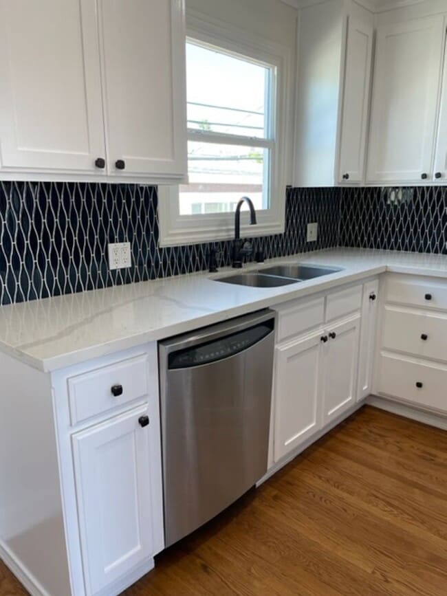 Building Photo - Beautiful 2 Bedroom Condo In Long Beach