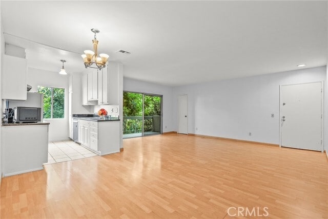 Building Photo - 5055 Coldwater Canyon Ave Unit 217