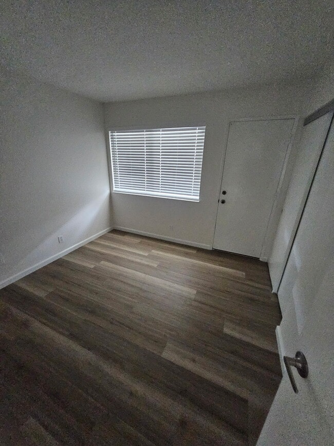 Photo - 695 Mayrum St