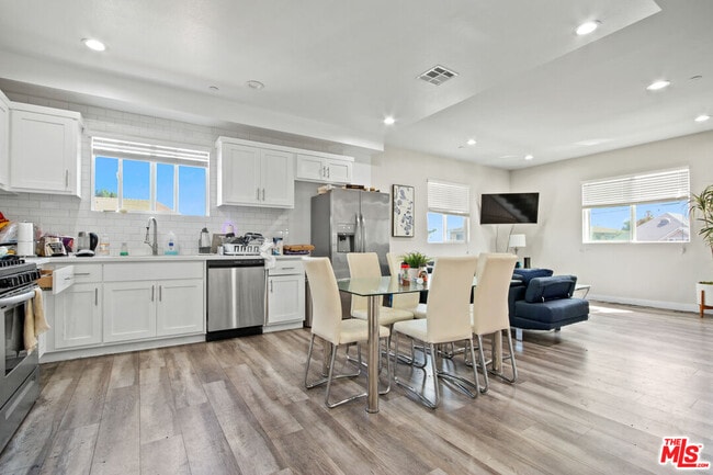 Photo - 1805 S New England St