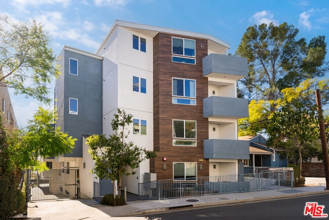 Building Photo - 11912 Laurelwood Dr Unit 103