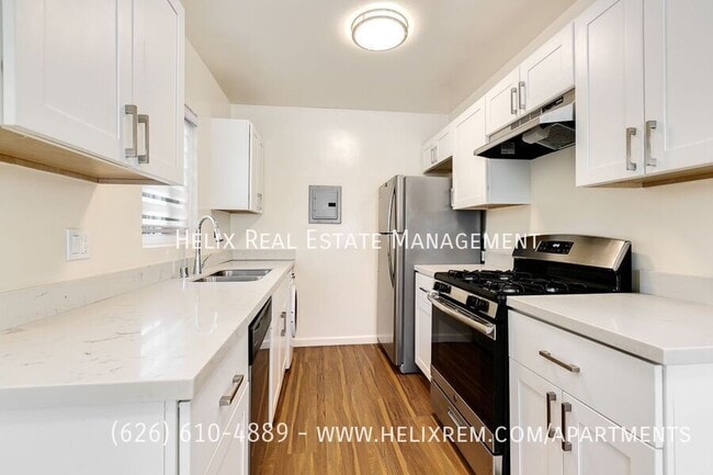 Building Photo - 285 N Oakland Ave Unit 5