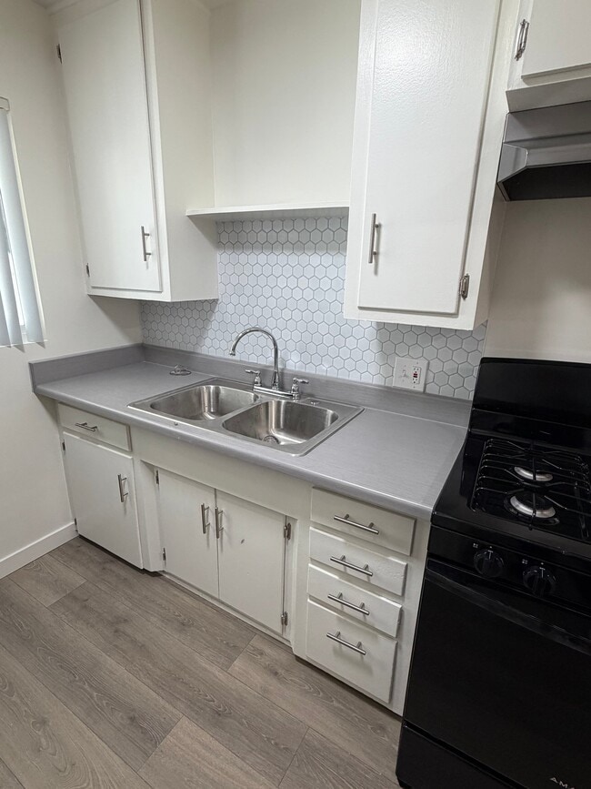 Photo - 6932 Woodley Ave Unit 6