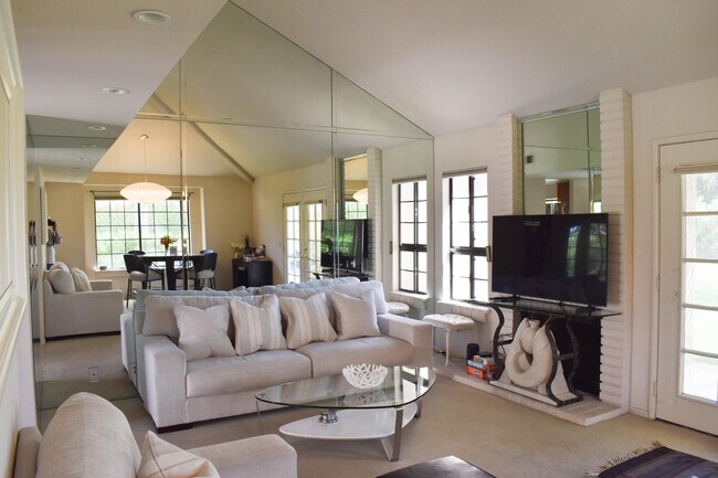 Photo - 113 Vitoria Ln