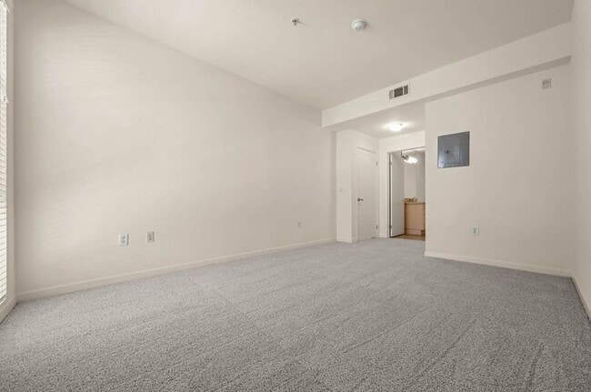 Photo - 5251 Vineland Ave