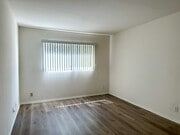 Photo - Woodman Oaks Apartments