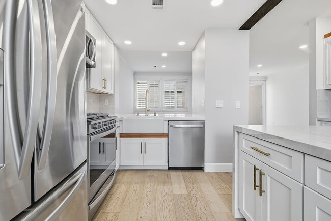 Photo - 501 Herondo St